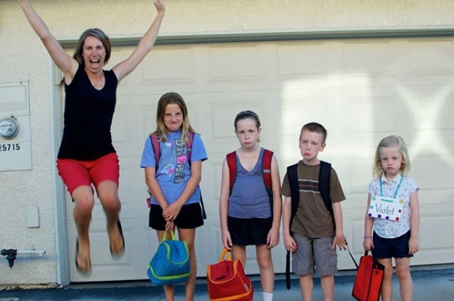 15 безудержно счастливых родителей, которые, наконец, отправляют детей в школу. ФОТО