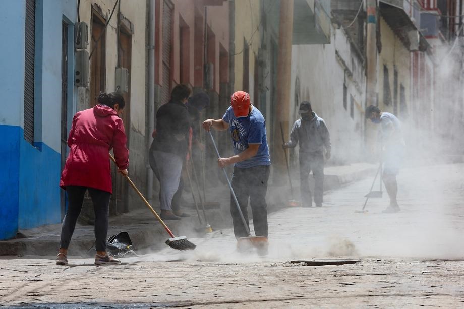 Эквадор накрыл вулканический пепел. Фото