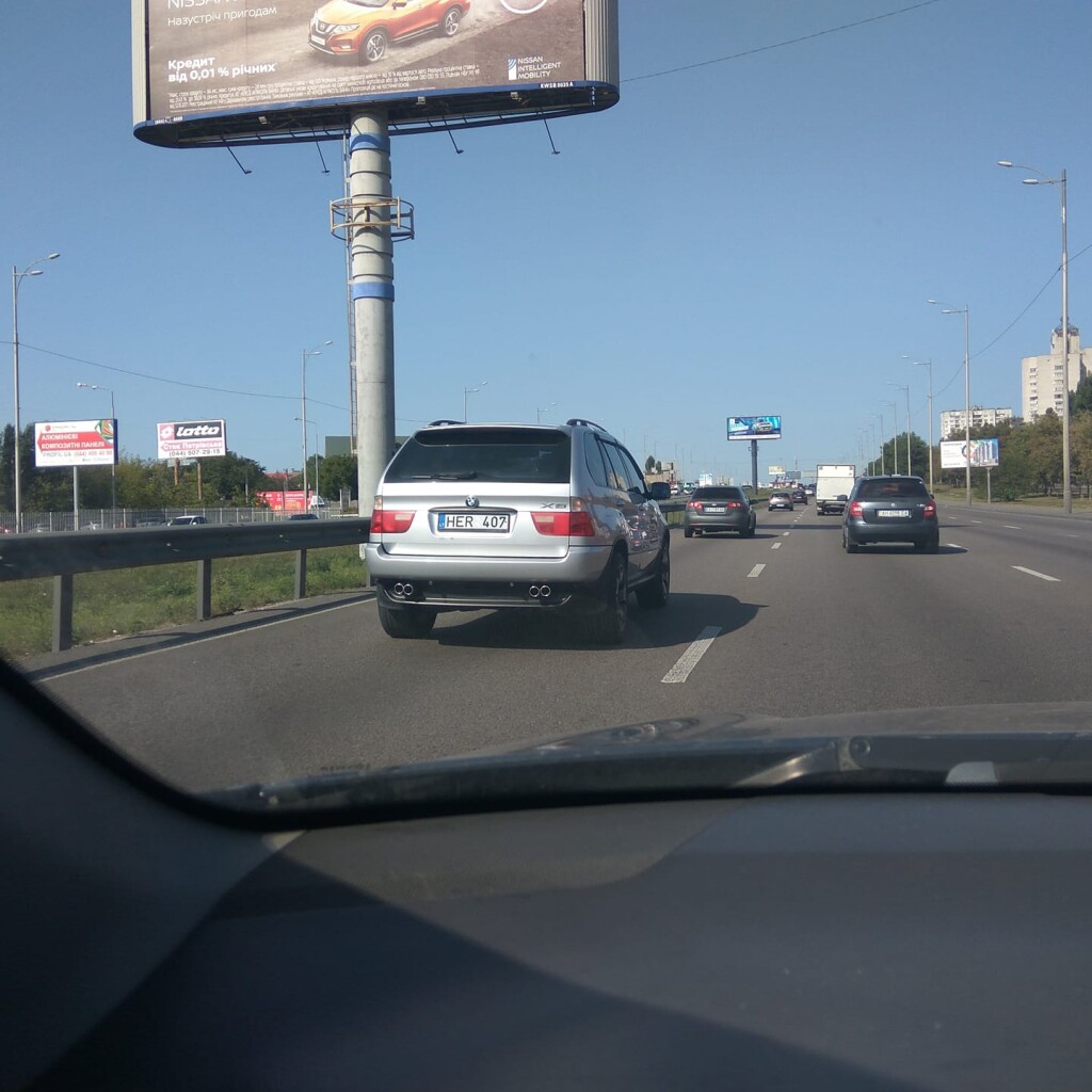 «Смешные автономера»: в столице заметили забавную «евробляху». ФОТО