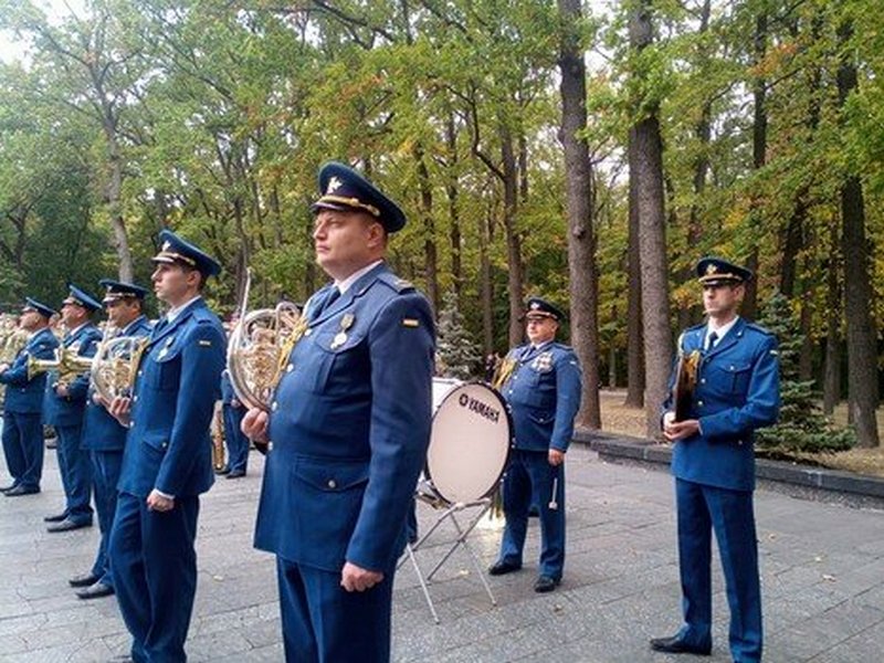 В Харькове прощаются с одним из курсантов, погибшим в авиакатастрофе под Чугуевом. Фото