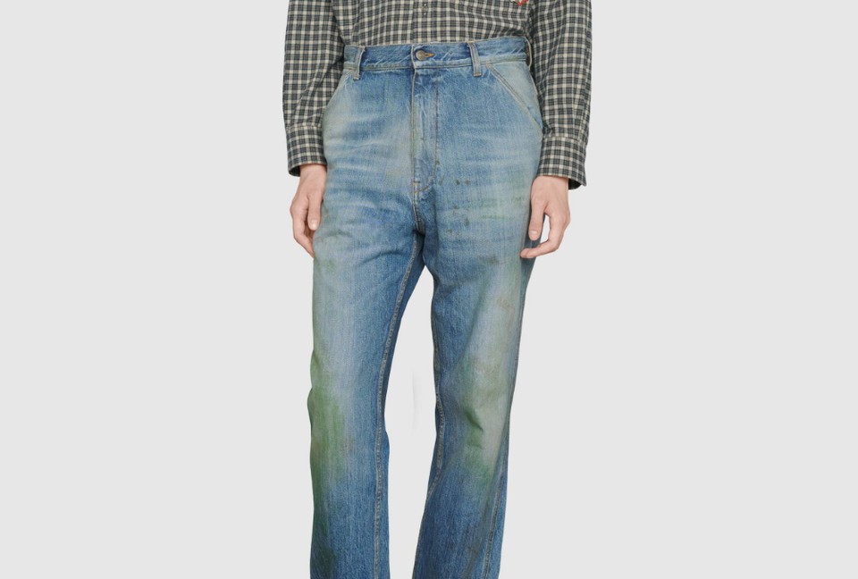 Gucci продаёт грязные джинсы с пятнами от травы