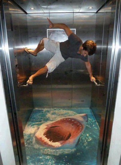3D-рисунки в лифтах не для слабонервных  (ФОТО)