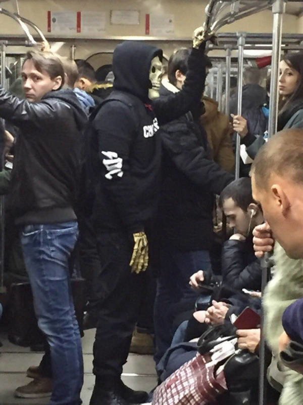 В метро можно встретить очень странных пассажиров: курьезные фото