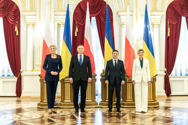 Елена Зеленская в белом костюме встретилась с президентом Польши и его супругой. Фото