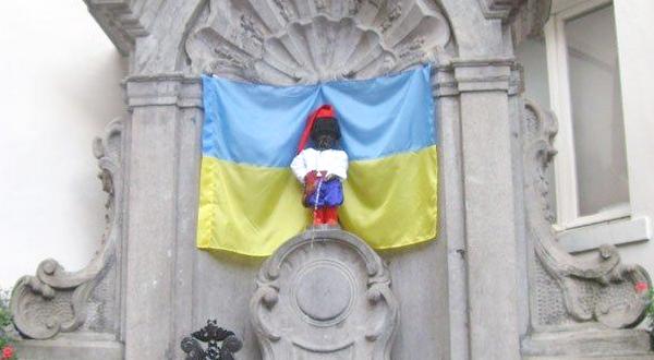В Брюсселе Писающего мальчика одели в национальный украинский костюм