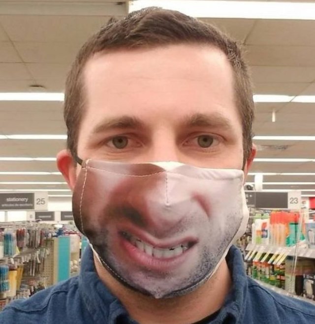 Забавные защитные маски, которые имитируют лица. ФОТО