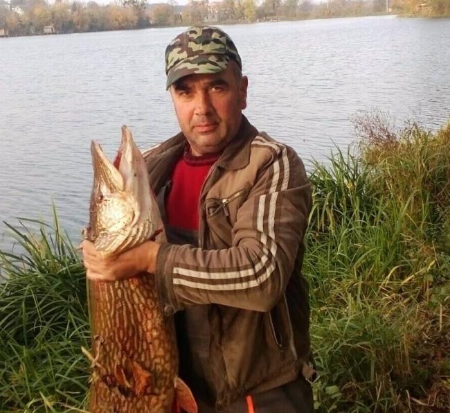 В Ровенской области рыбак выловил гигантскую щуку. ФОТО