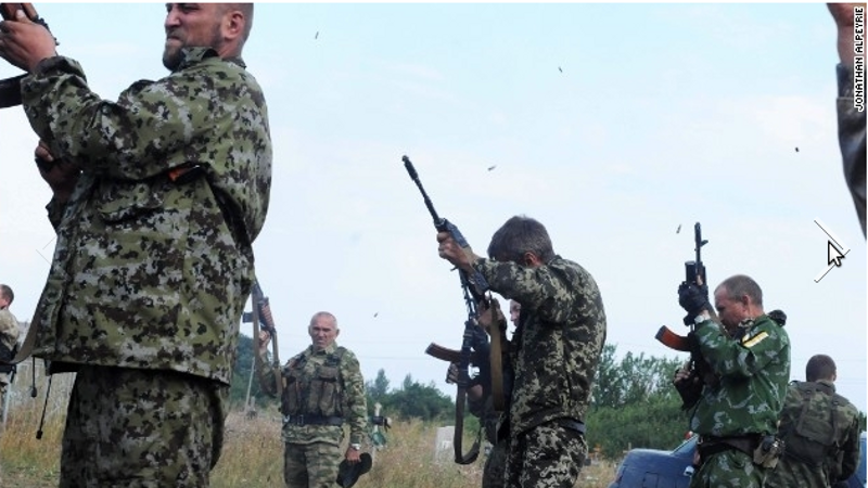 Как хоронят боевиков на Донбассе. Фоторепортаж CNN