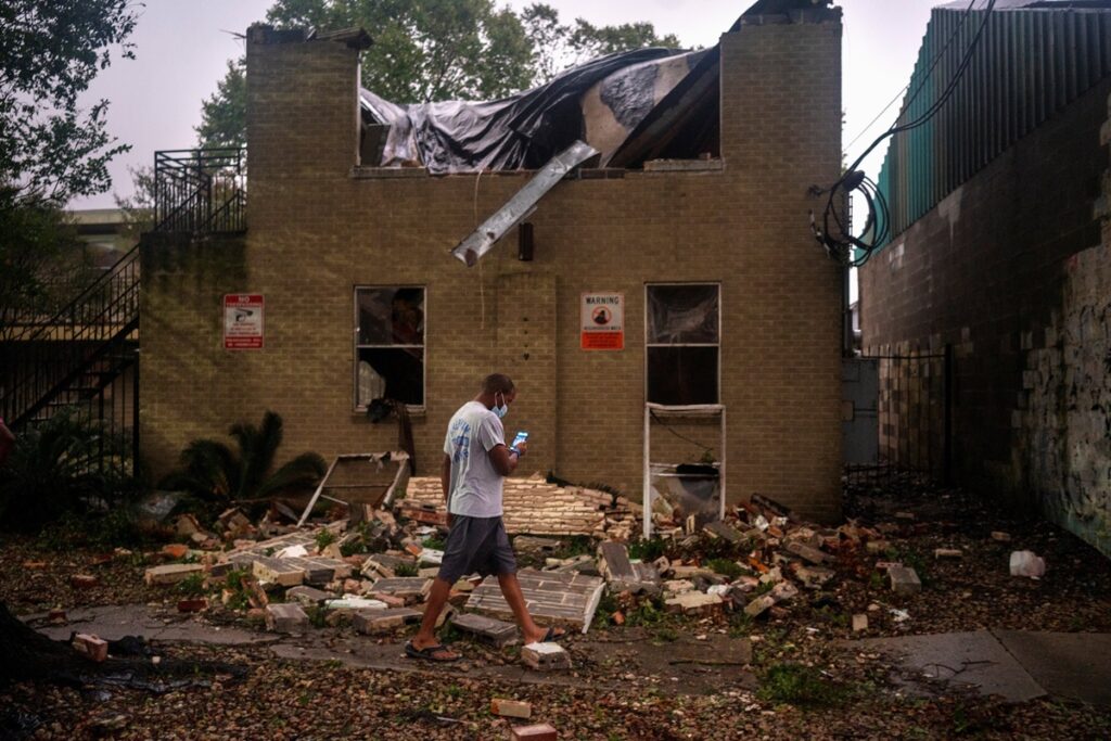 В Сети показали последствия урагана Зета, бушующего в США. Фото