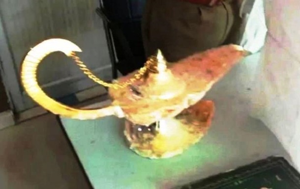 В Индии врач купил у мошенников  лампу Аладдина  за $42 тысячи  