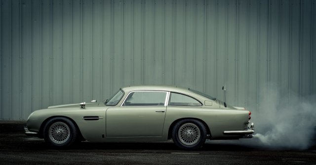 Копию автомобиля Джеймса Бонда Aston Martin DB5 продали на аукционе