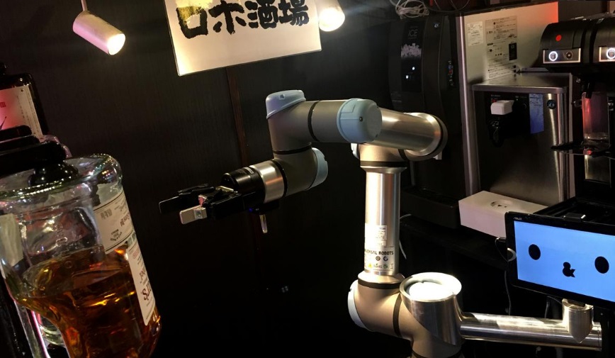 В японском пабе тестируют робота-бармена. ФОТО