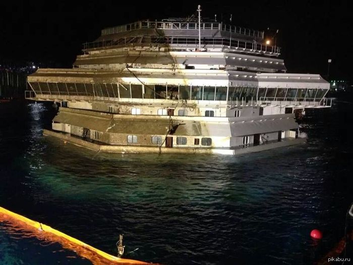 Предприимчивые итальянцы организовали экскурсии к загадочному лайнеру Коста Конкордиа