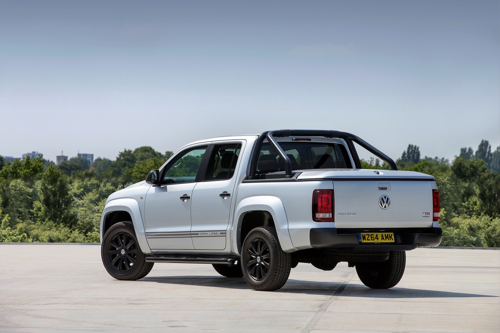 Volkswagen представил ограниченное издание Amarok Dark Label