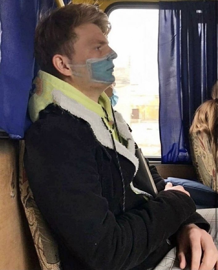 В Запорожской области заметили парня с нарисованной на лице защитной маской. ФОТО