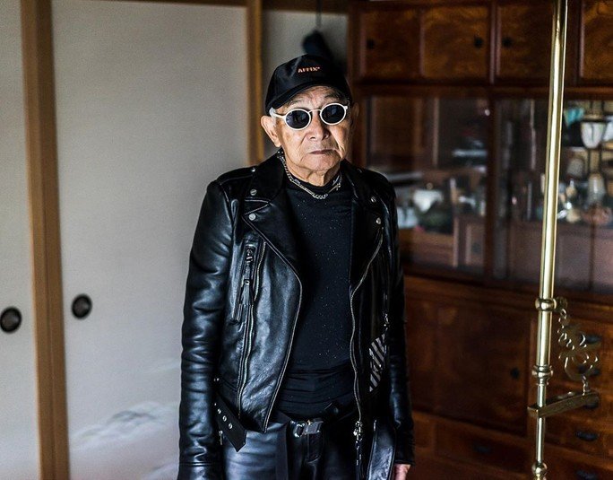 85-летний дедуля одолжил вещи внука и стал звездой в Instagram. ФОТО