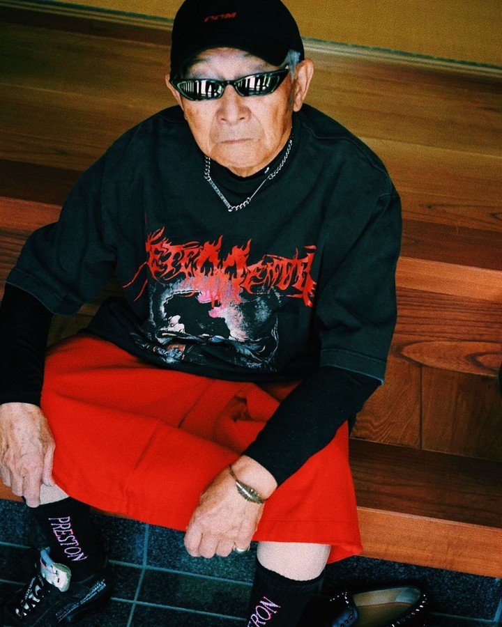 85-летний дедуля одолжил вещи внука и стал звездой в Instagram. ФОТО