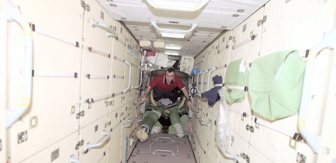 Российские космонавты не выполнили основную задачу выхода в открытый космос: не смогли открутить болт. ФОТО