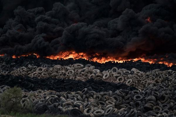 Большой пожар: как горела крупнейшая свалка автопокрышек в Европе (ФОТО)