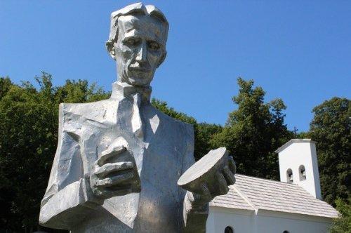 ТОП-10 самых необычных статуй знаменитостей (ФОТО)