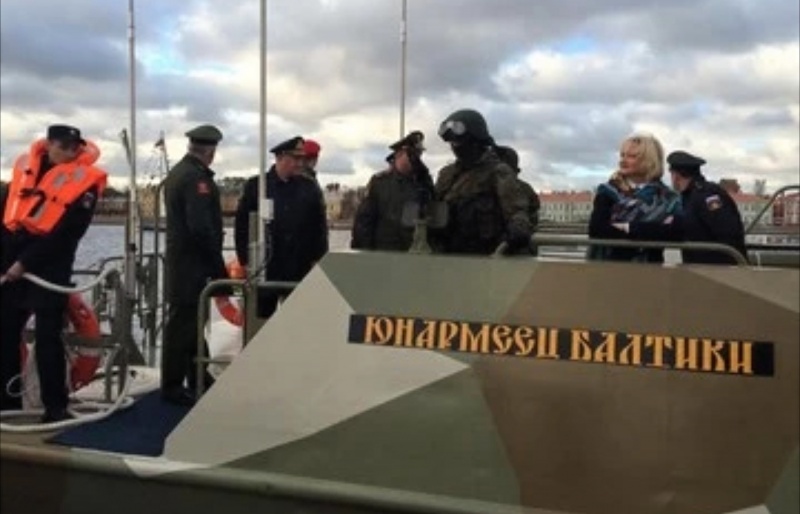 «Любовница Путина» прокатилась на яхте за 6 миллионов, в сопровождении катера МВФ. Фото