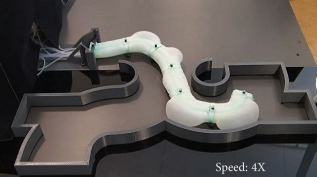 Специалисты из MIT создали робота, способного двигаться как змея