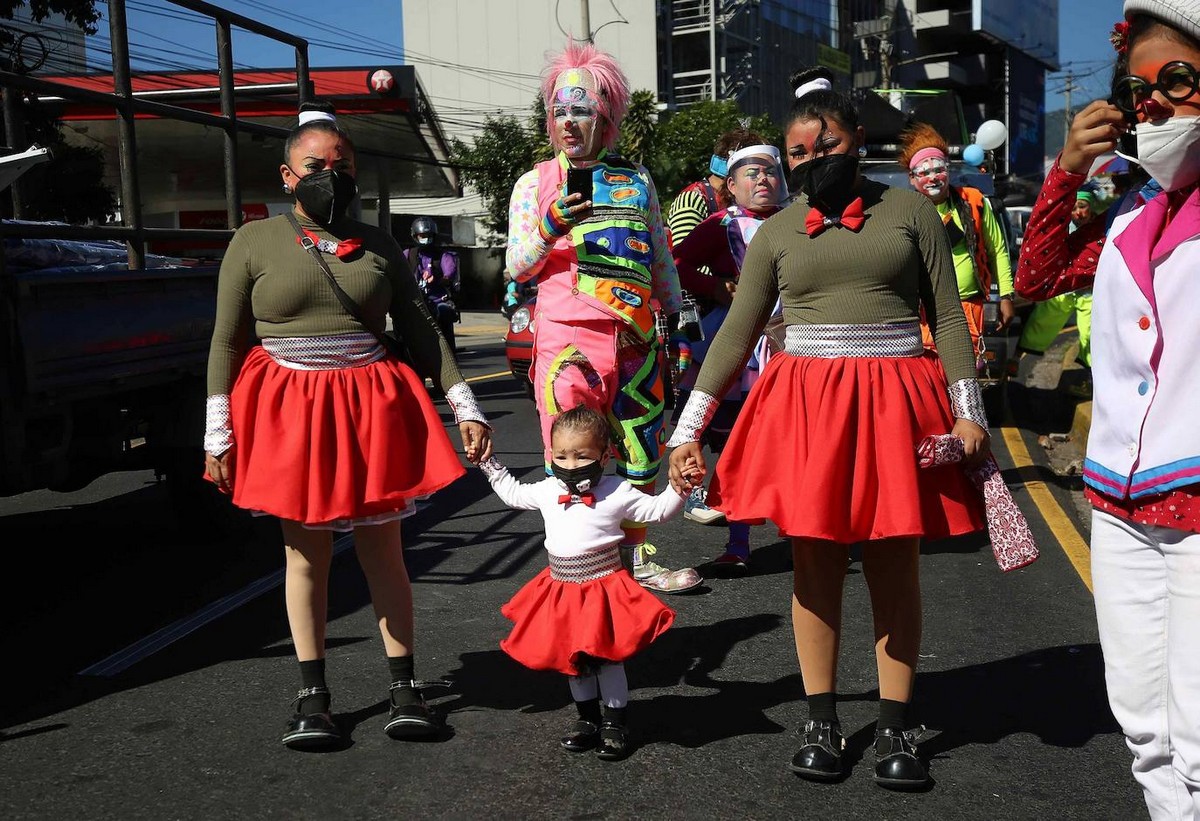 Парад клоунов в Сан-Сальвадоре 2020