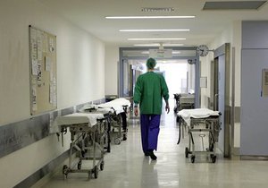 В Британии врач по ошибке отрезал пациенту половой орган
