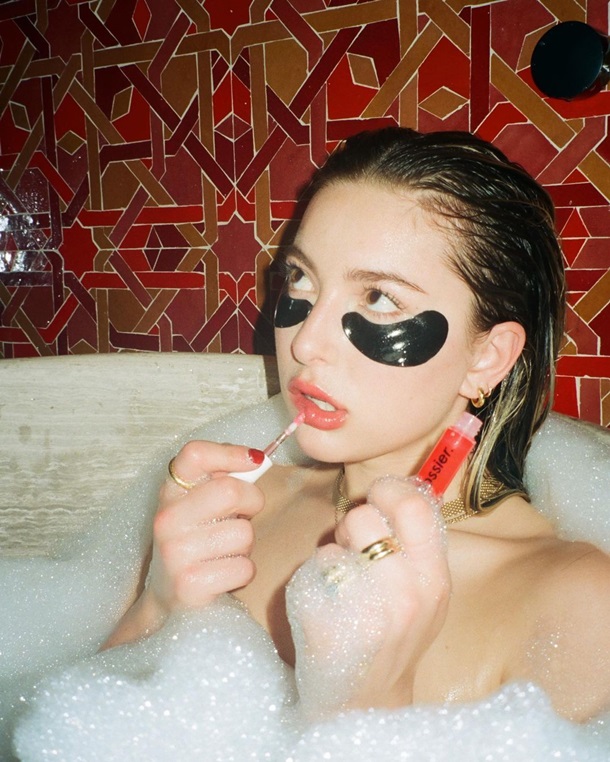 Дочь Стива Джобса снялась в ванной для рекламы. ФОТО