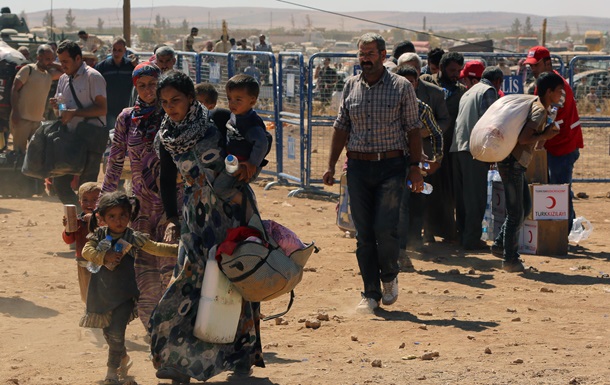 Тысячи курдов бегут из Сирии в Турцию
