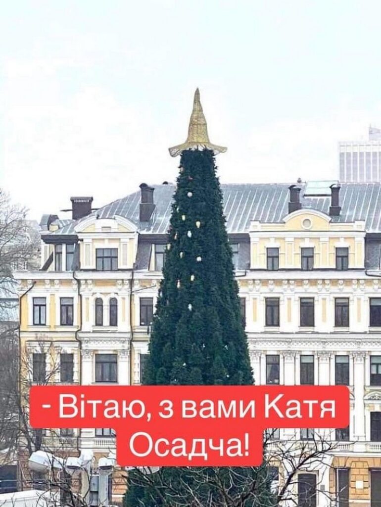 Шляпа над главной елкой страны вдохновила соцсети на новые фотожабы