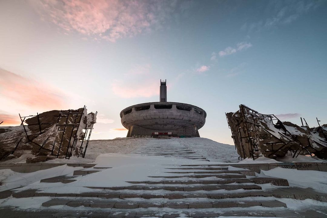 Красота заброшенных мест на снимках Дмитрия Буррио