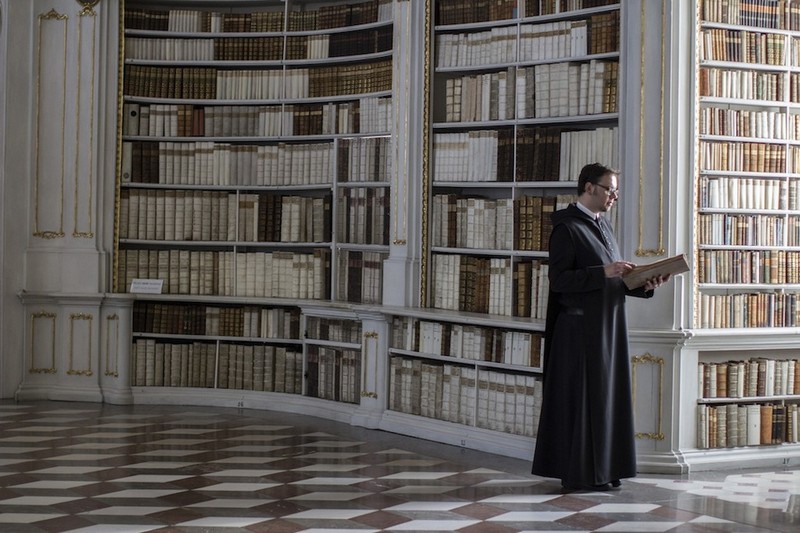 Внутри крупнейшей монастырской библиотеки 