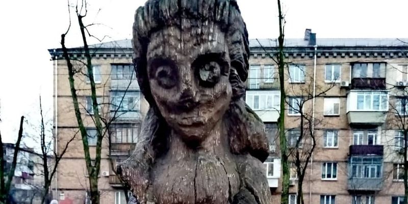 Киевляне нашли ответ скандальному "зомби"-памятнику Алёнке в России