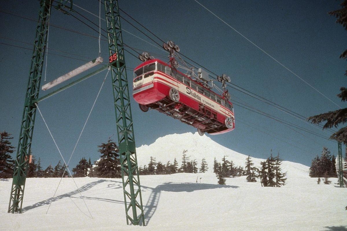 Трамвай-подъемник на горнолыжном курорте из 50-х годов