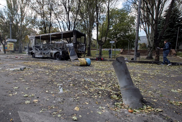 Обстрел школы и остановки в Донецке: новые шокирующие фото
