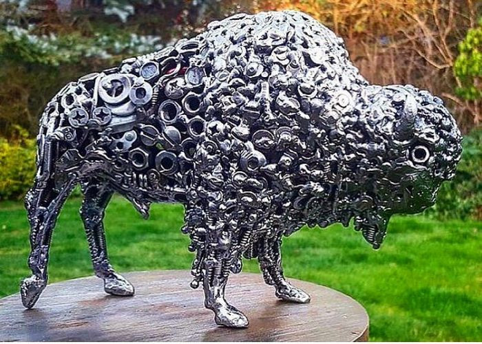 Американский художник превращает металлолом в произведения искусства