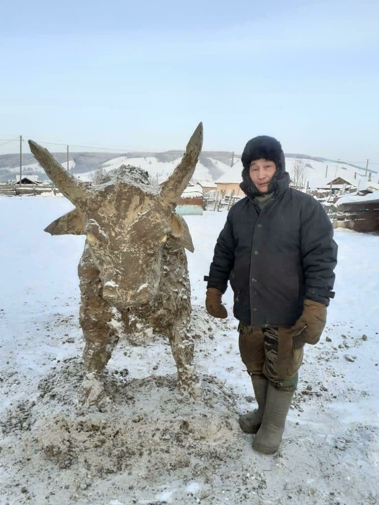 В Якутии объявился новый скульптор, который слепил из навоза символ 2021 года: фото «шедевра». ФОТО