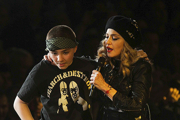 14-летний сын втянул Мадонну в новый скандал