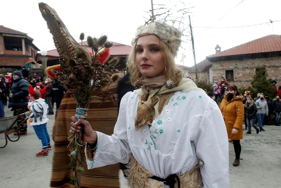 Ежегодный жуткий карнавал в деревне Вевчани