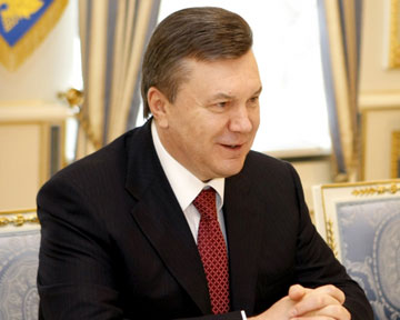 Более половины украинцев доверяют Януковичу