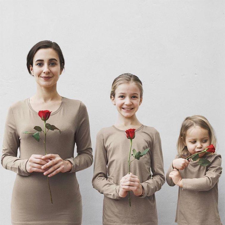 Мама и дочки в одинаковых одеждах