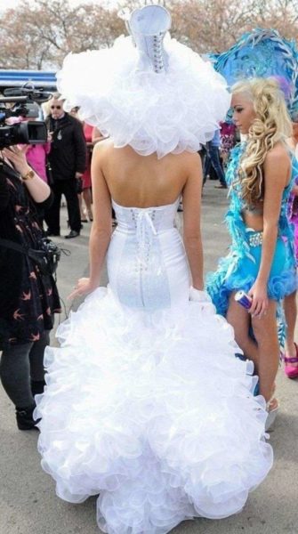Пышное платье невесты как у Шляпника в "Алиса в стране чудес"