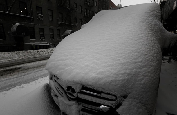 Нью-Йорк засыпало снегом. ФОТО