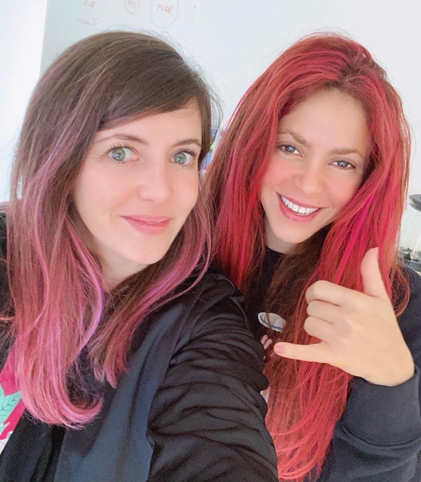 Шакира удивила ярко-розовыми волосами. ВИДЕО