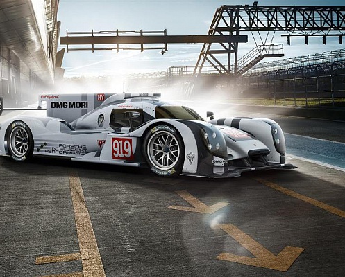 Porsche 919 Hybrid оснастили прямоугольным рулем-компьютером