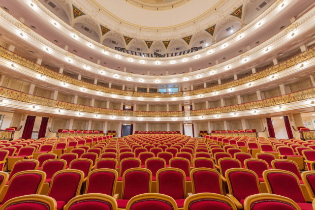 Потрясающие интерьеры оперных театров, какими их видят исполнители