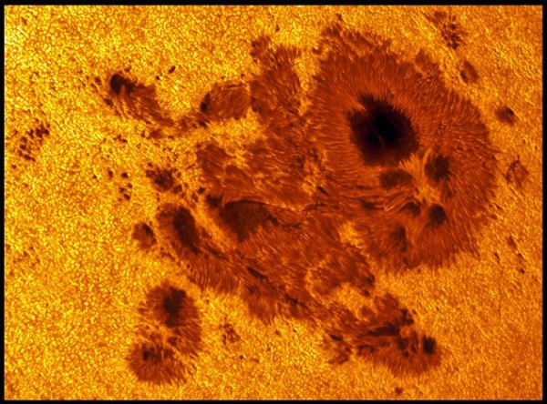 На Солнце появилось пятно, которое больше Земли в 14 раз
