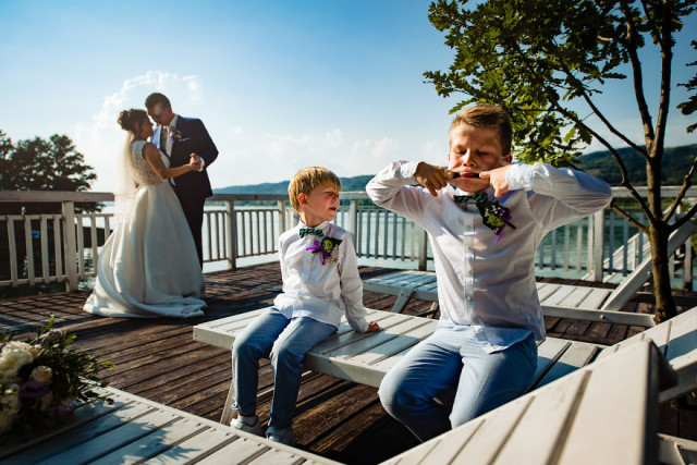 25 забавных свадебных фотографий с детьми, которые совсем не прониклись духом торжества
