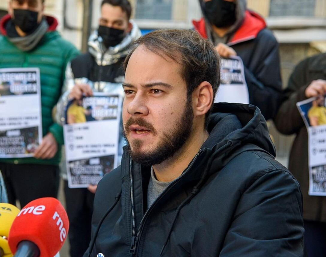 Тысячи каталонцев требуют освободить рэпера Пабло Аселя: массовые протесты переросли в беспорядки. Видео